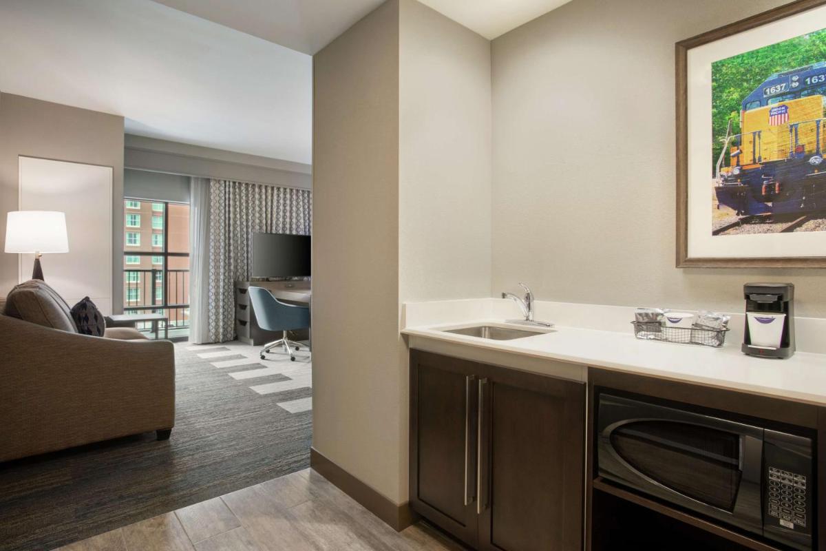 Hampton Inn Suites Kansas City Downtown Crossroads - Hizvo