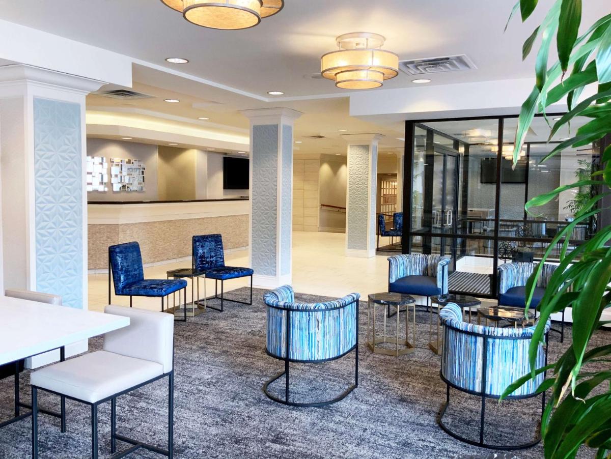 DoubleTree by Hilton Milwaukee Downtown - Housity