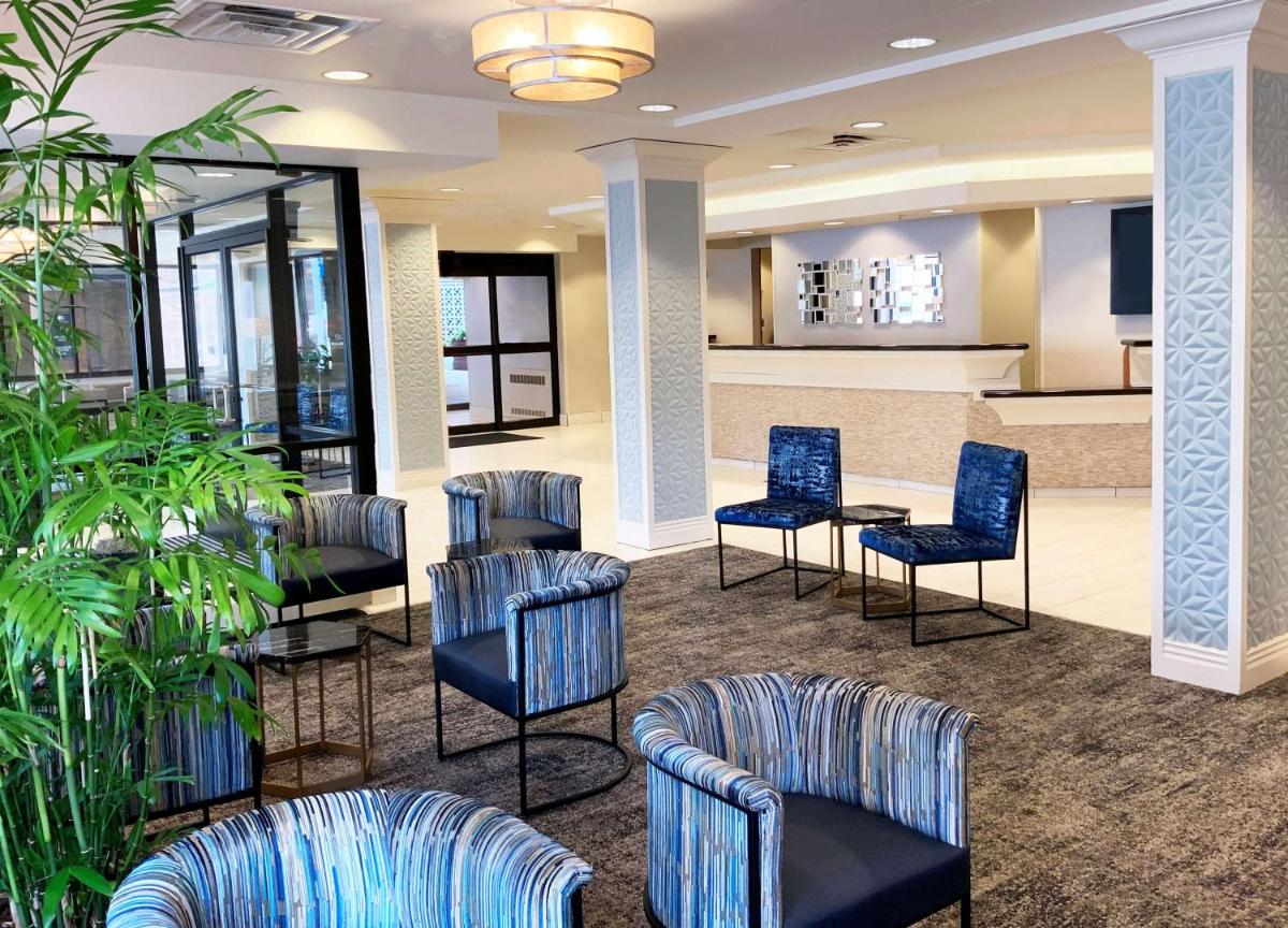 DoubleTree by Hilton Milwaukee Downtown - Housity