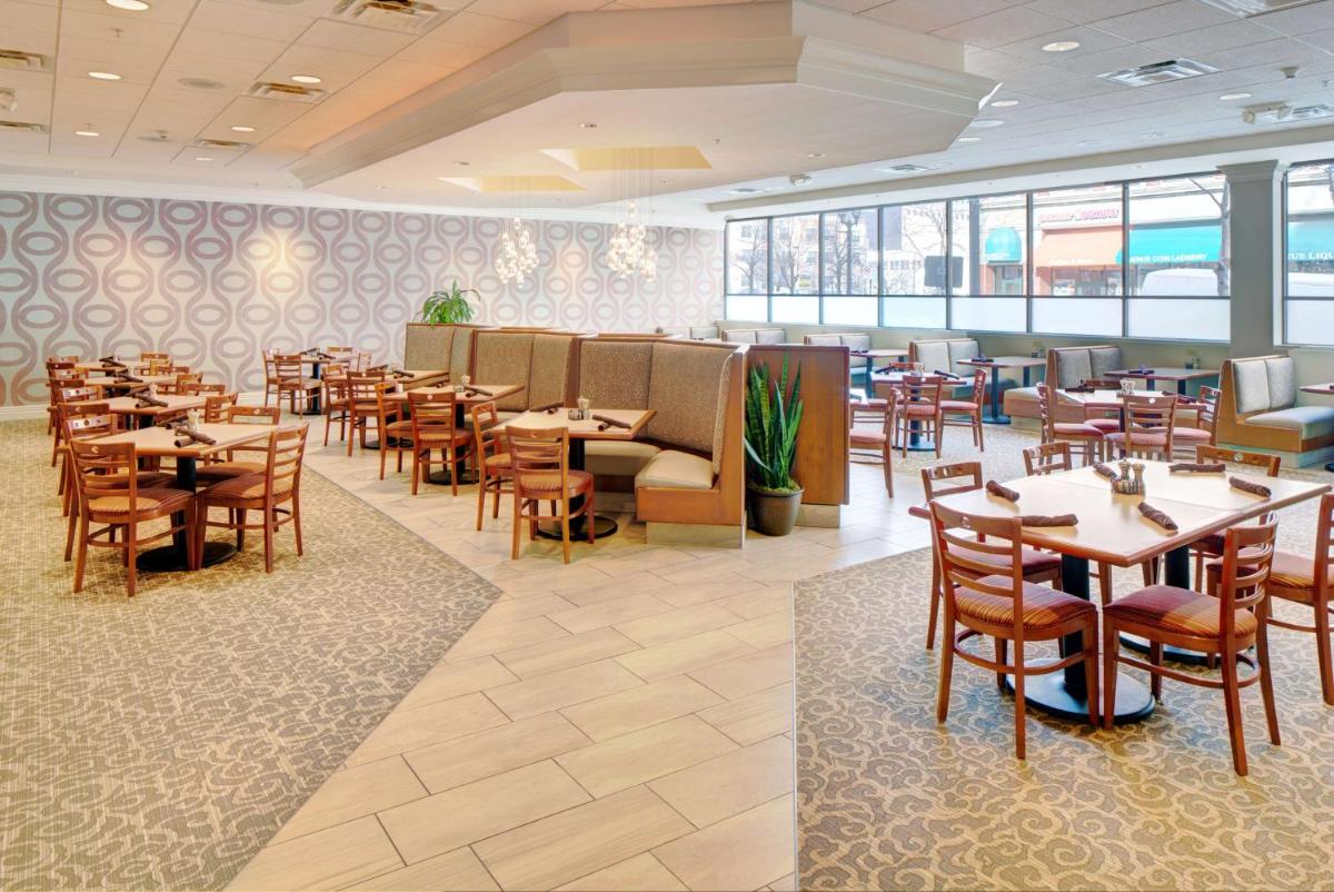 DoubleTree by Hilton Milwaukee Downtown - Housity