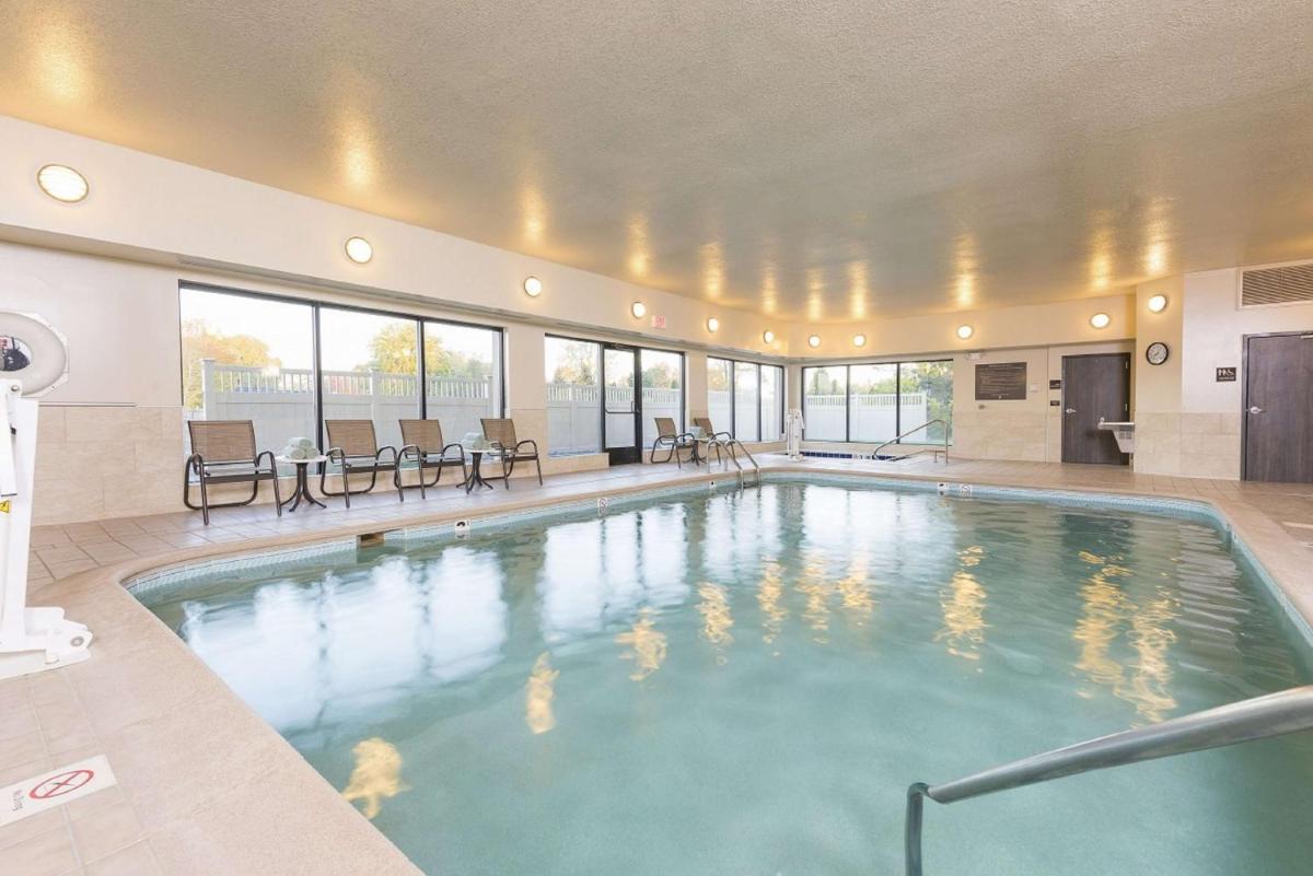 Hampton Inn Mount Pleasant - Housity