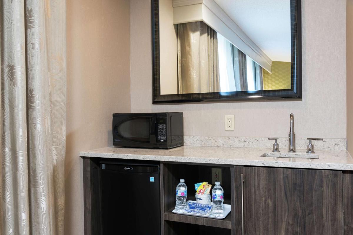 Hampton Inn Mount Pleasant - Housity