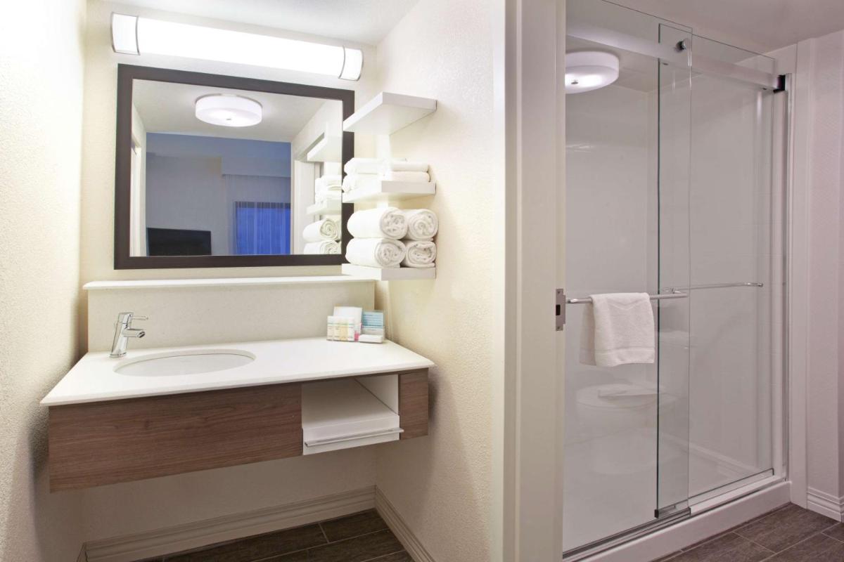 Hampton Inn & Suites Nashville-Smyrna - Housity