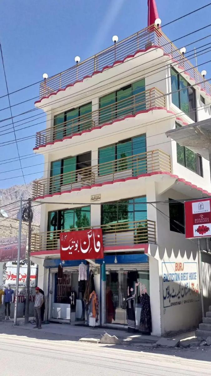 Burj Baltistan Intl Guest House - Housity