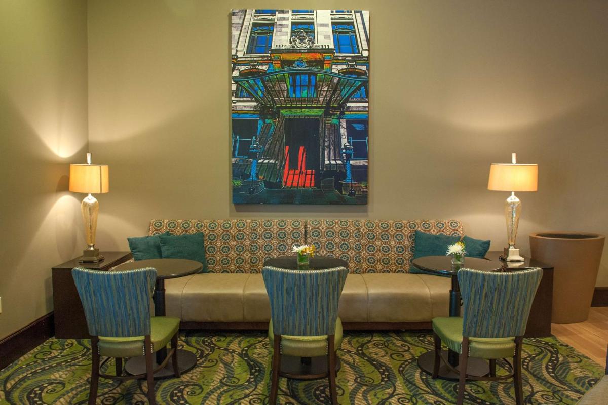 Hampton Inn & Suites New Orleans/Elmwood - Housity