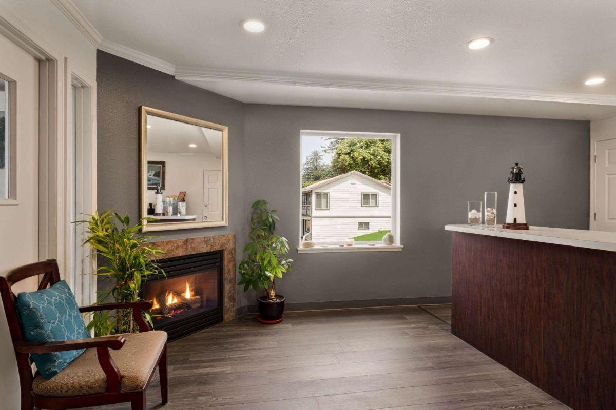 Travelodge by Wyndham Depoe Bay - Housity