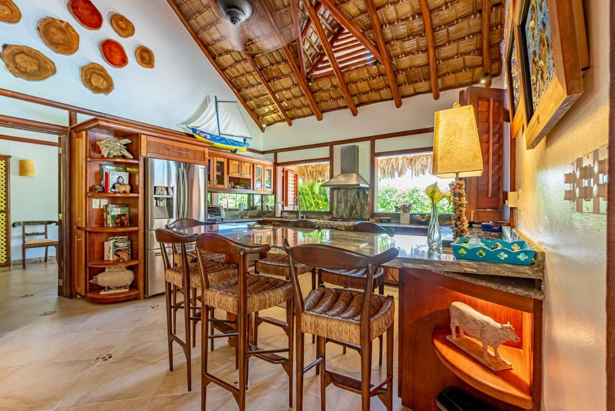 Luxurious & Spacious Beach Villa - El Sosiego - Housity