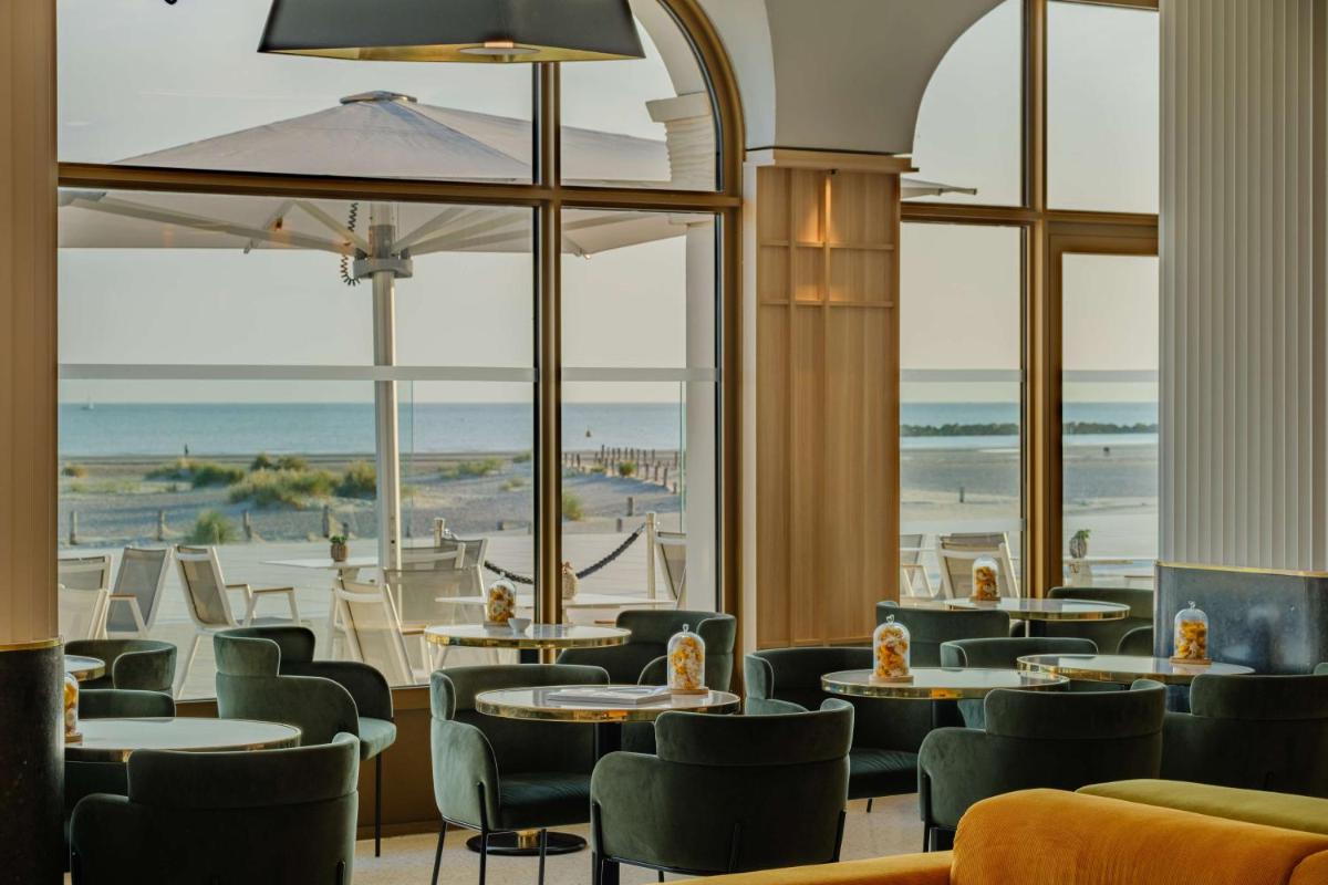 Vue générale sur la mer ou vue sur la mer prise depuis l'hôtel