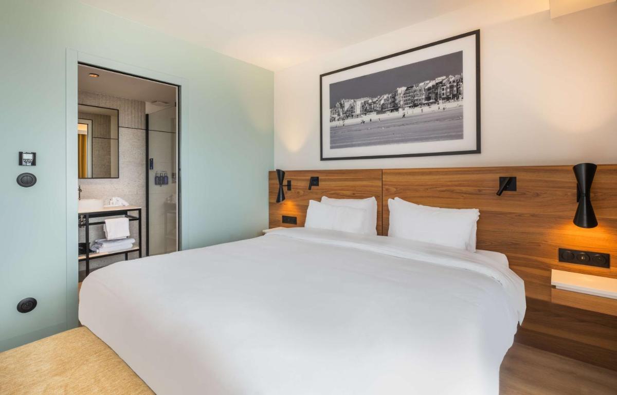 Un ou plusieurs lits dans un hébergement de l'établissement Radisson Blu Grand Hotel & Spa, Malo-Les-Bains