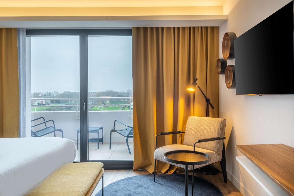 Un ou plusieurs lits dans un hébergement de l'établissement Radisson Blu Grand Hotel & Spa, Malo-Les-Bains