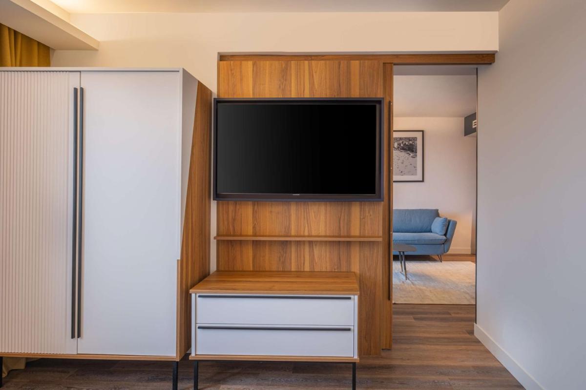 Télévision ou salle de divertissement dans l'établissement Radisson Blu Grand Hotel & Spa, Malo-Les-Bains
