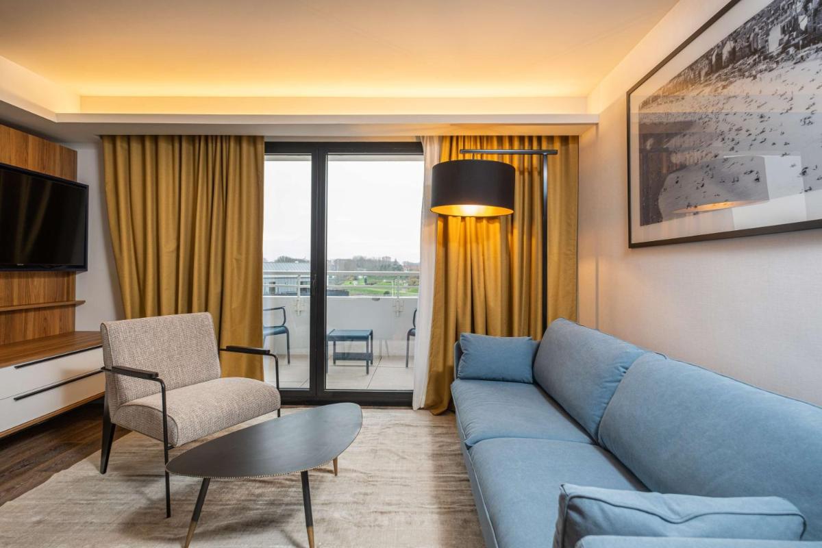 Coin salon dans l'établissement Radisson Blu Grand Hotel & Spa, Malo-Les-Bains