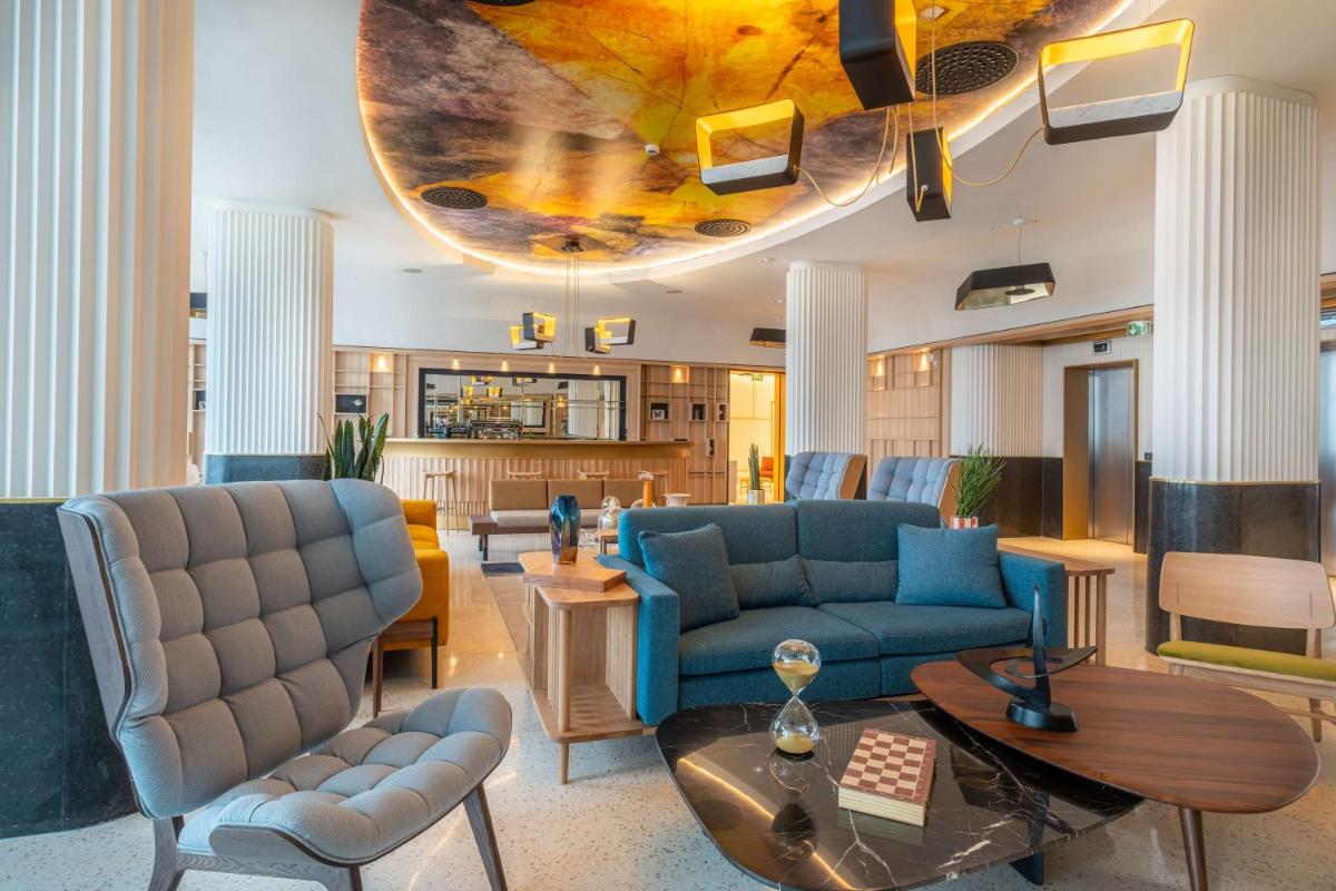 Coin salon dans l'établissement Radisson Blu Grand Hotel & Spa, Malo-Les-Bains