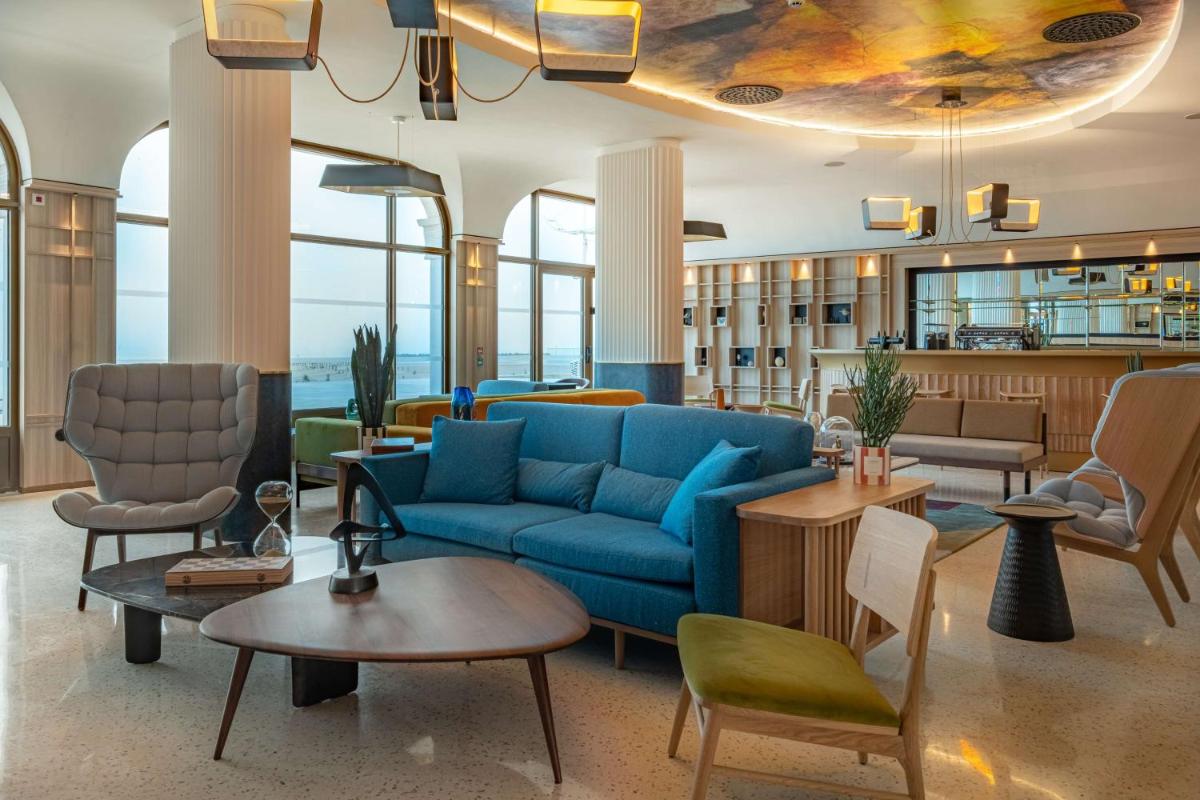 Coin salon dans l'établissement Radisson Blu Grand Hotel & Spa, Malo-Les-Bains