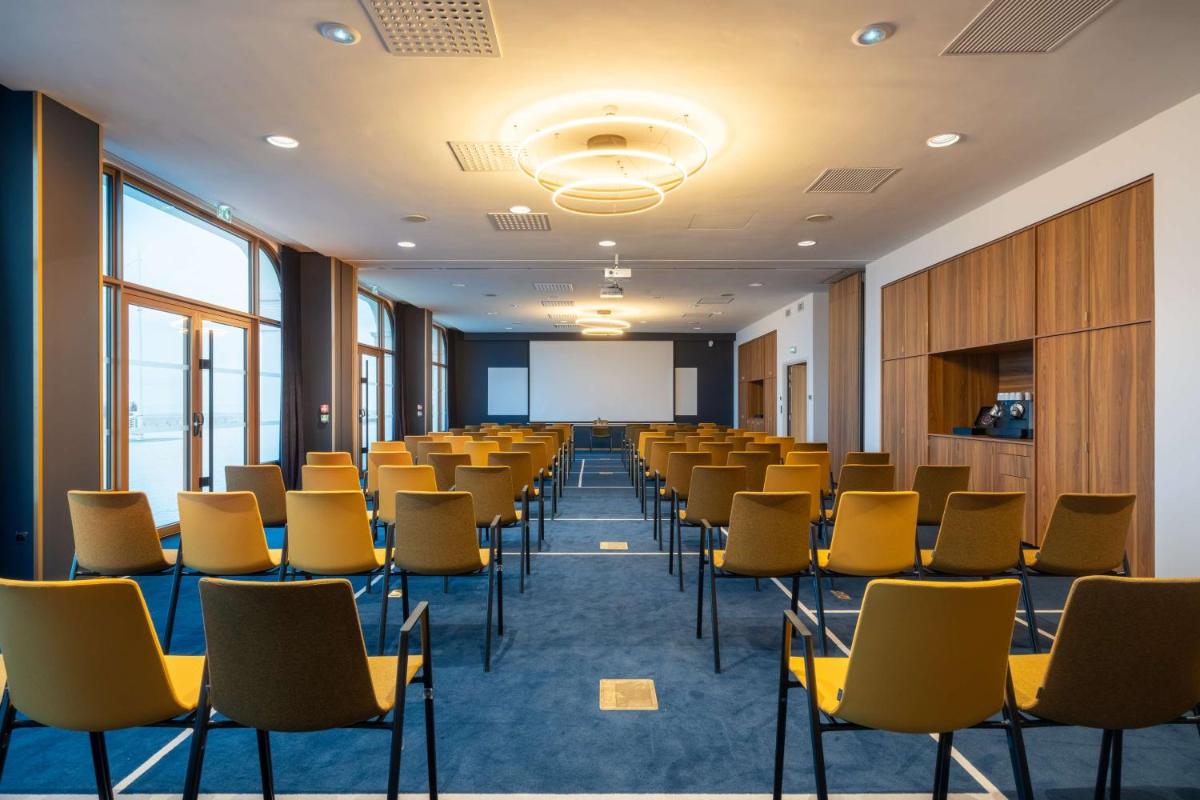 Espace de conférence ou salle de réunion dans l'établissement Radisson Blu Grand Hotel & Spa, Malo-Les-Bains