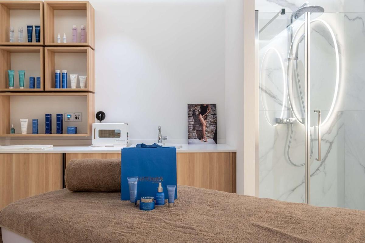 Salle de bains dans l'établissement Radisson Blu Grand Hotel & Spa, Malo-Les-Bains