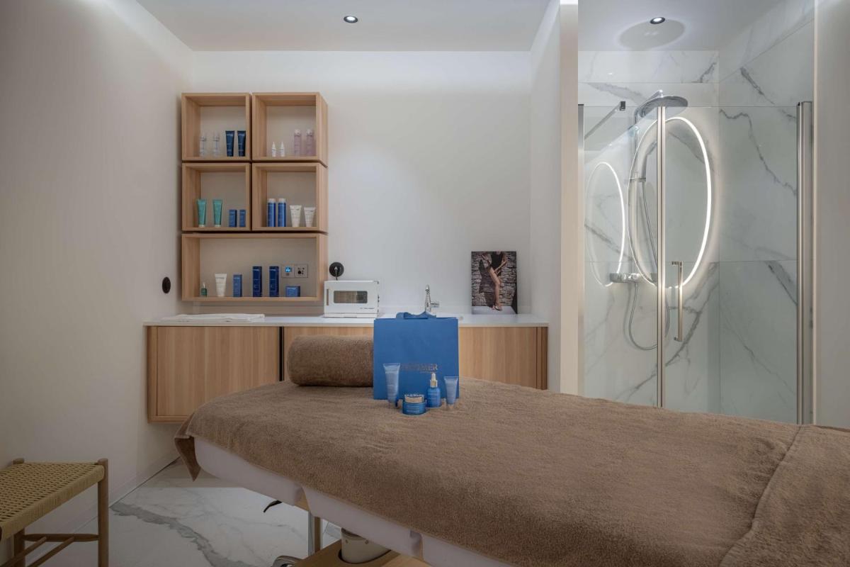 Salle de bains dans l'établissement Radisson Blu Grand Hotel & Spa, Malo-Les-Bains