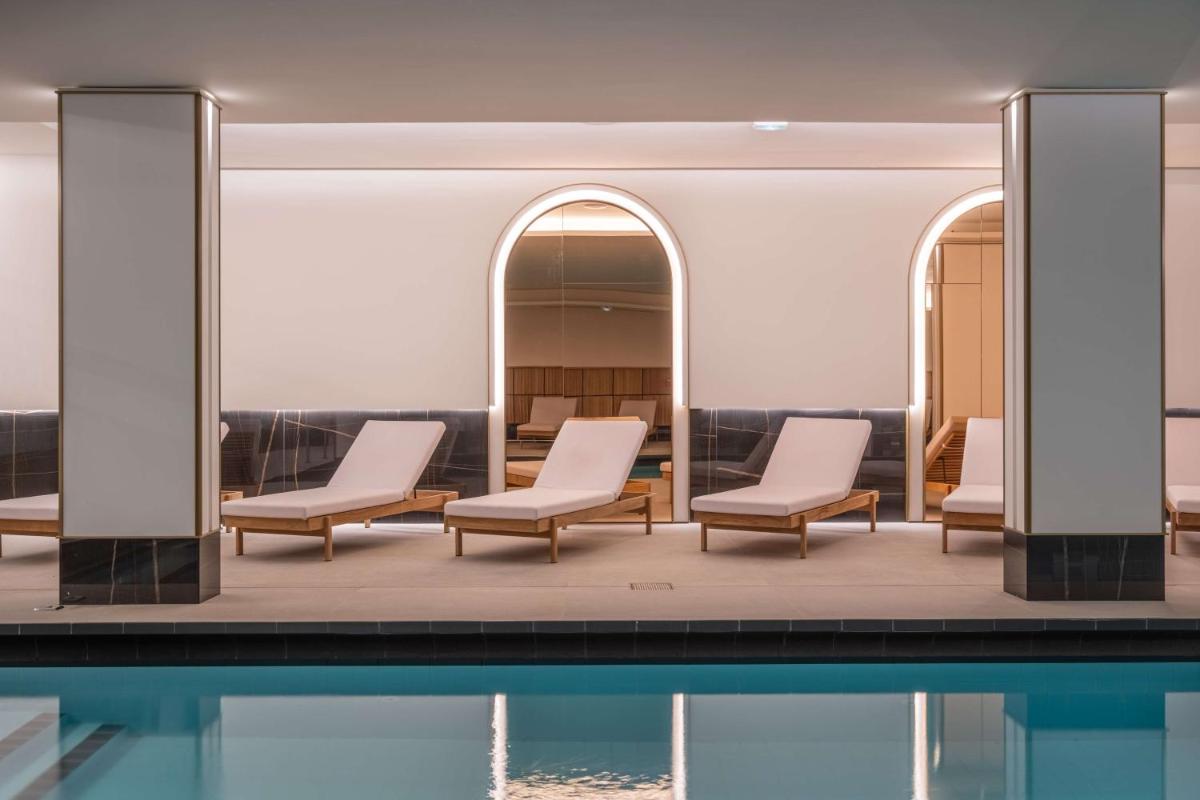 Piscine de l'établissement Radisson Blu Grand Hotel & Spa, Malo-Les-Bains ou située à proximité