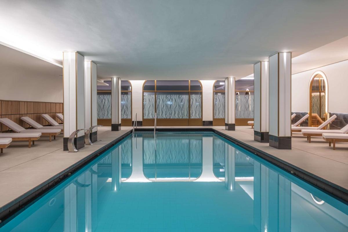 Piscine de l'établissement Radisson Blu Grand Hotel & Spa, Malo-Les-Bains ou située à proximité