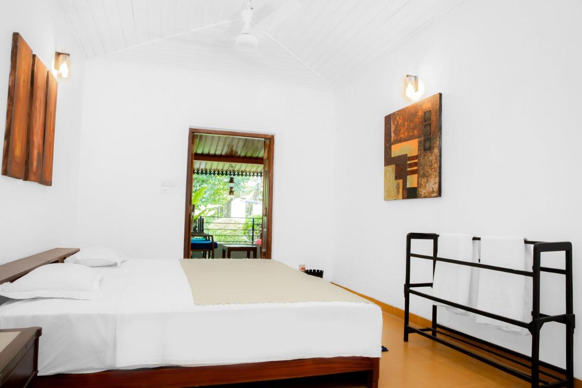 Mystic Riverfront Bungalow - Housity