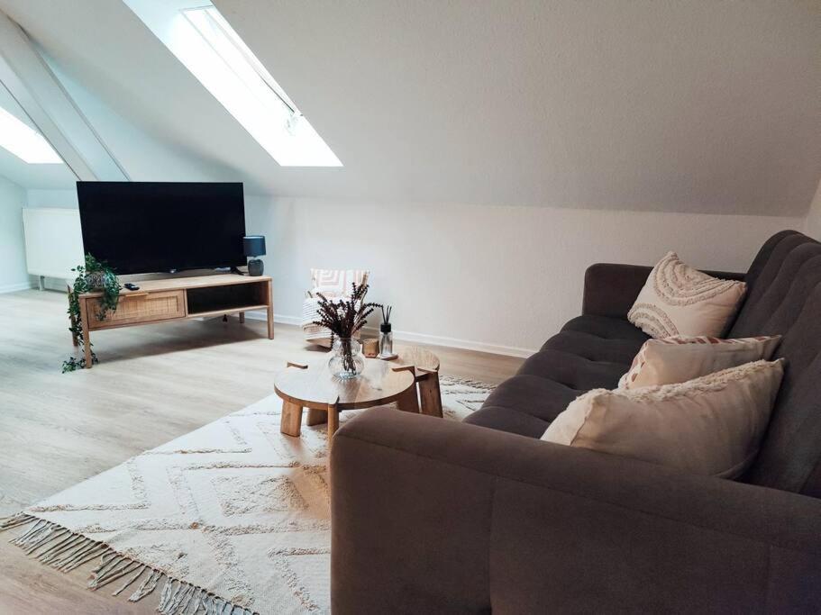 Stylische Altstadtwohnung - Netflix - Smart TV - Schlafsofa für 3 Personen - Housity