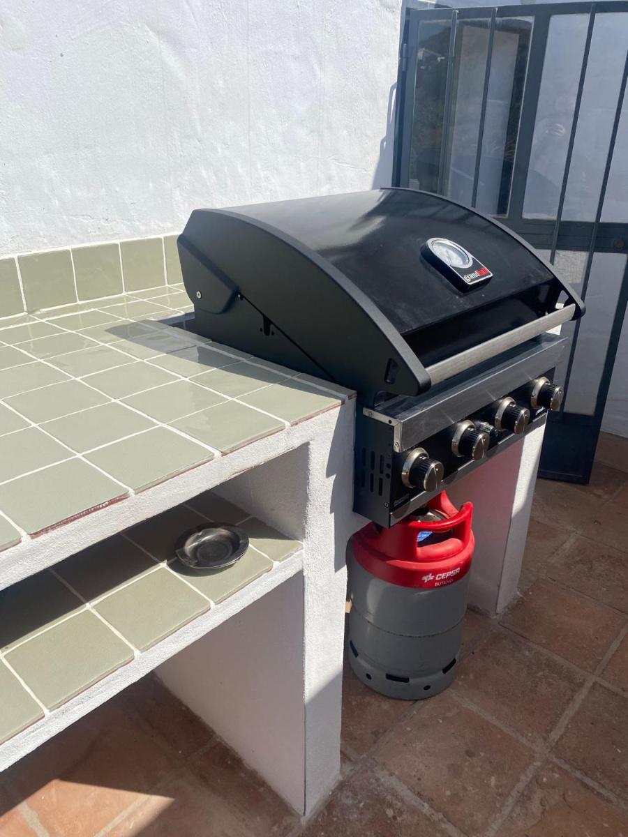 Lovely rustic farmhouse with pool - Housity