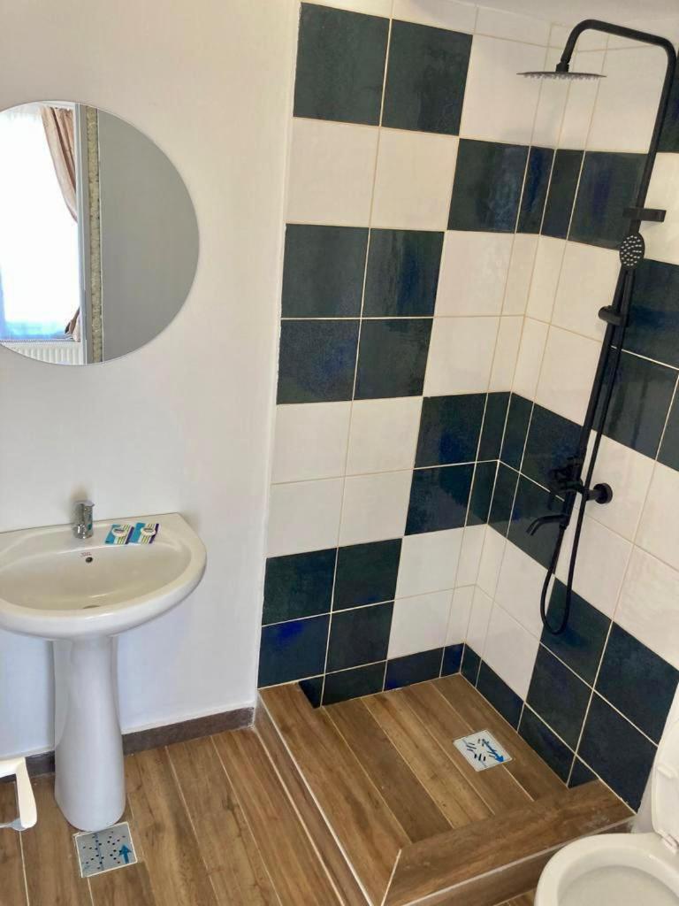 Rez Suites - Housity