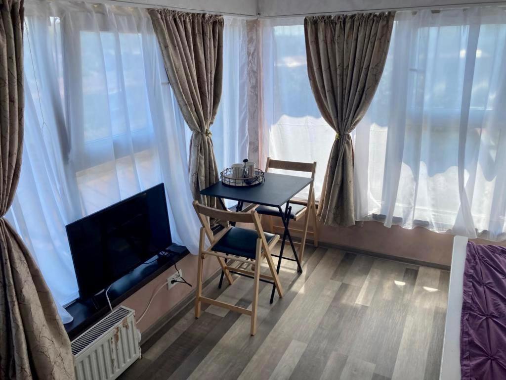 Rez Suites - Housity