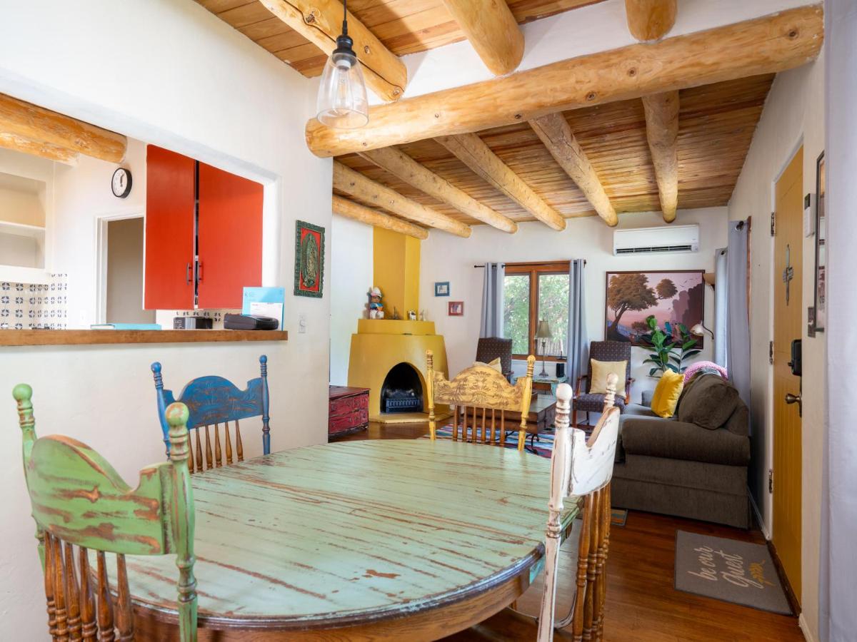 Kiva Cottage, 2 Bedrooms, Upgraded, WiFi, Patio, Fireplace, Sleeps 6 - Housity