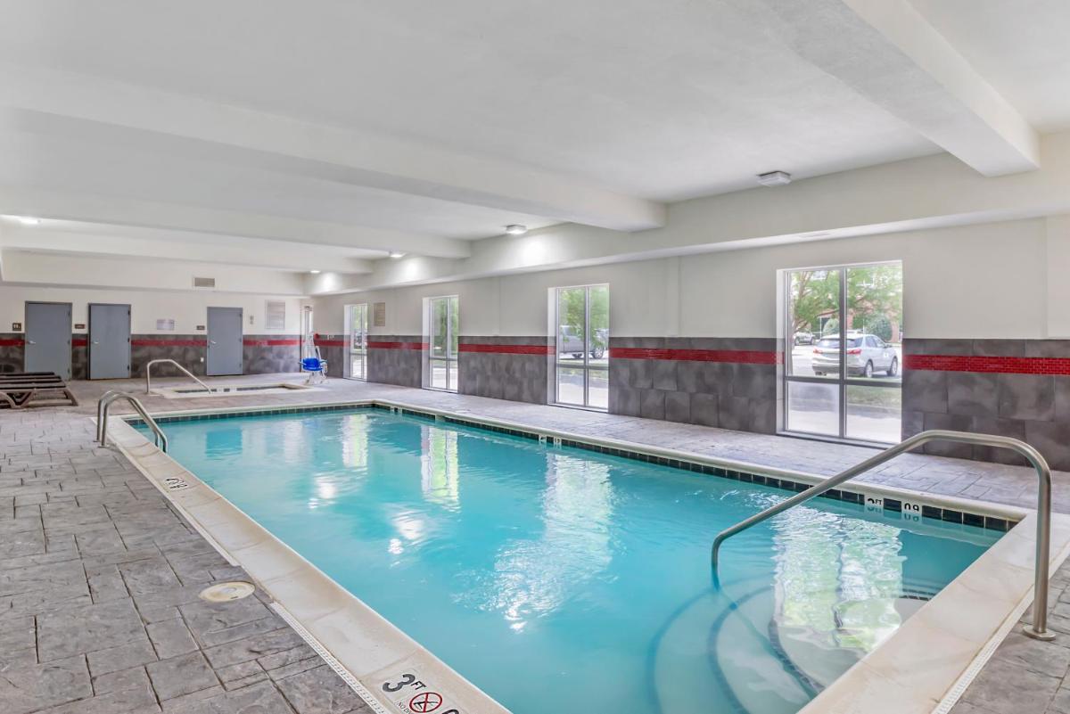 Comfort Suites At Virginia Center Commons - Housity