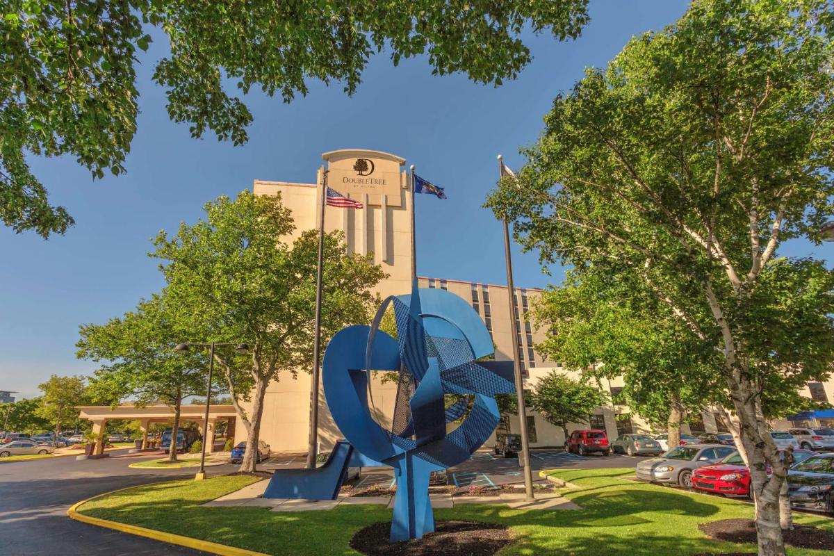 DoubleTree by Hilton Philadelphia Airport - Housity