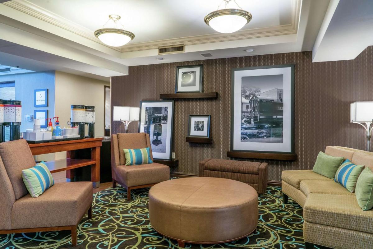 Hampton Inn & Suites Valley Forge/Oaks - Housity