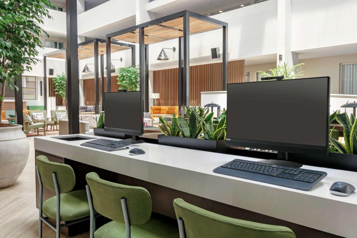 Embassy Suites by Hilton Philadelphia Valley Forge - Housity