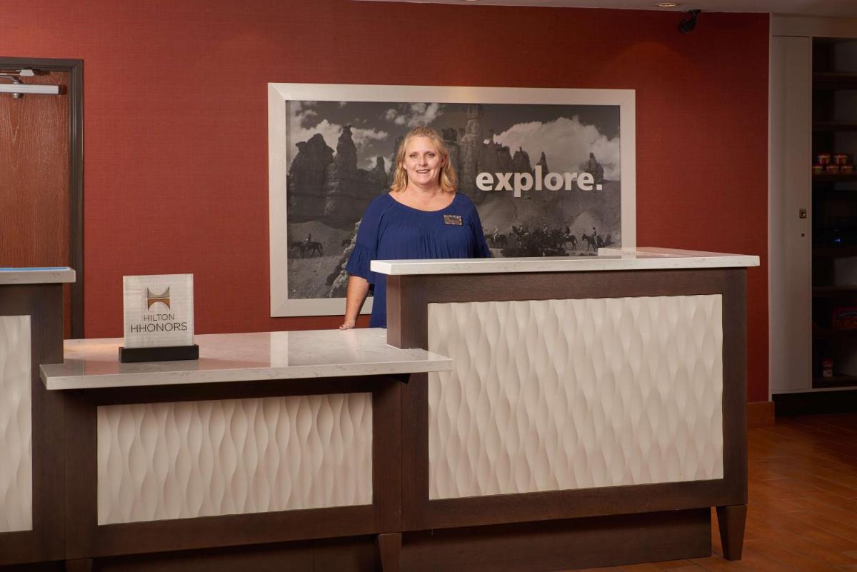 Hampton Inn Phoenix/Anthem - Housity