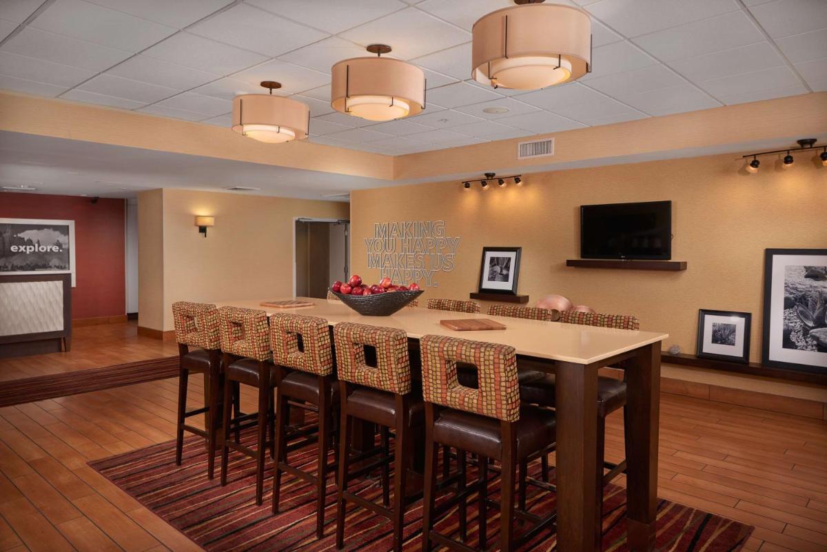 Hampton Inn Phoenix/Anthem - Housity