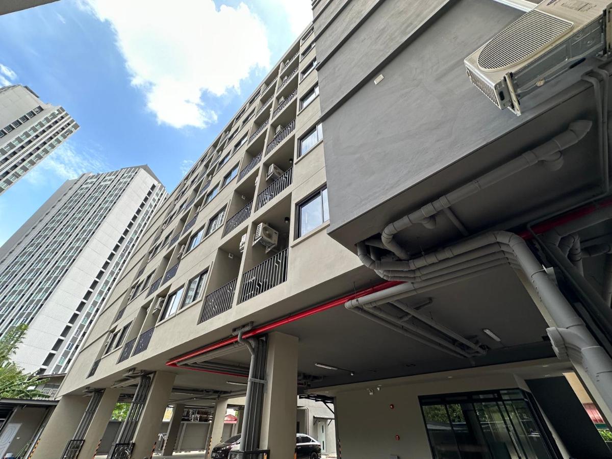 D Night Suite Hotel - Housity