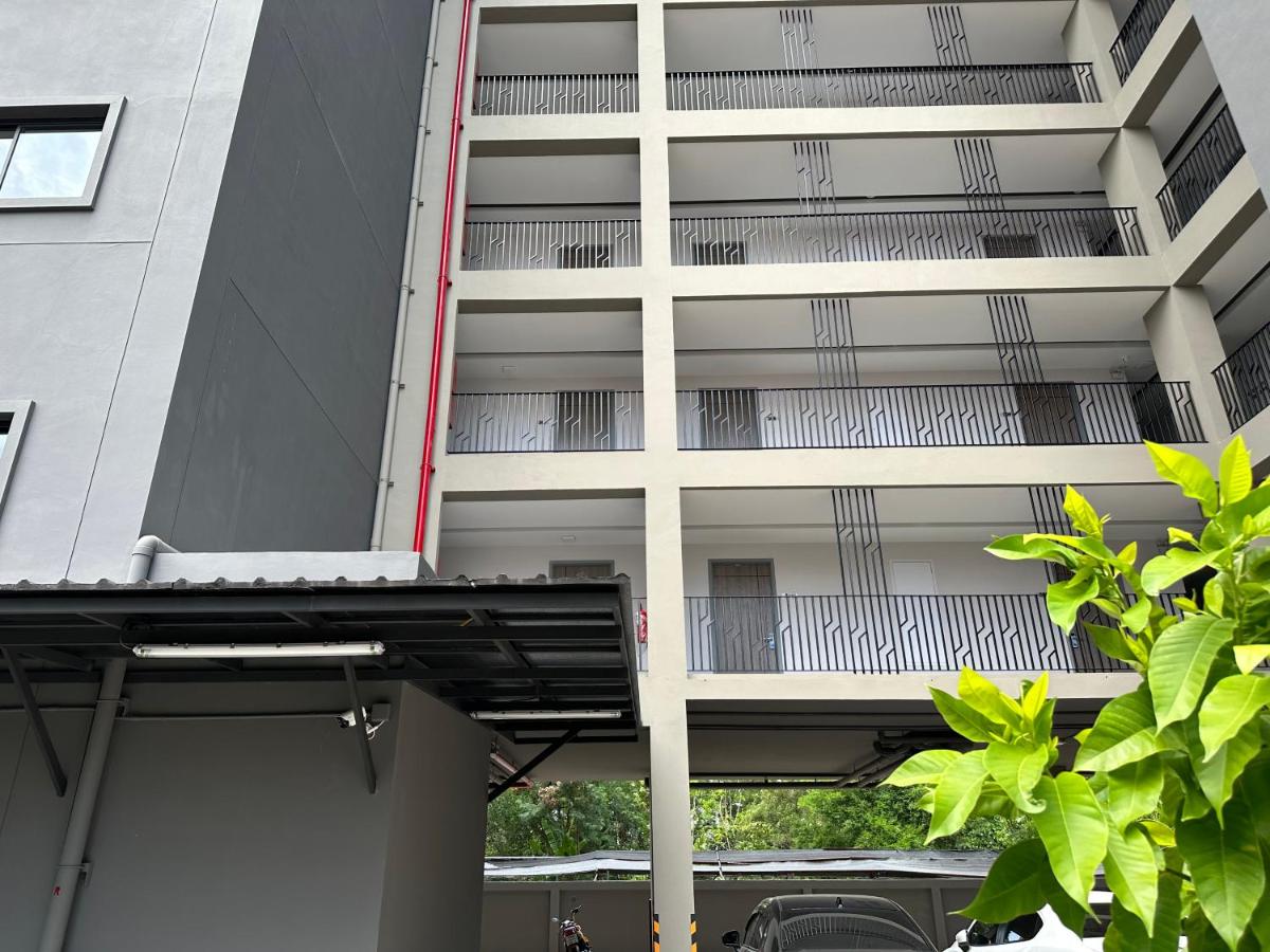 D Night Suite Hotel - Housity