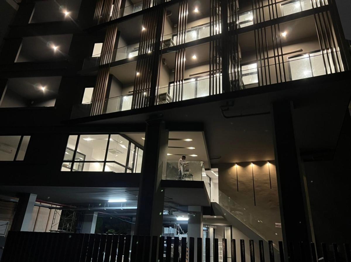 D Night Suite Hotel - Housity