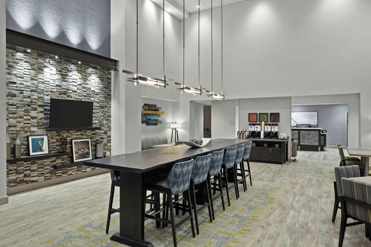 Hampton Inn & Suites Cranberry Township/Mars - Housity
