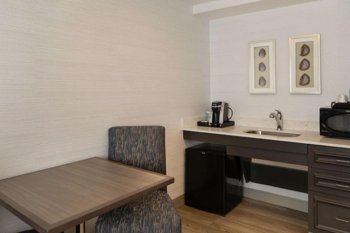 Hilton Garden Inn Freeport Downtown - Housity