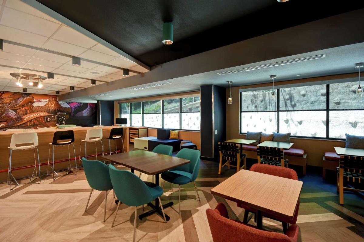 Tru By Hilton Deadwood - Housity