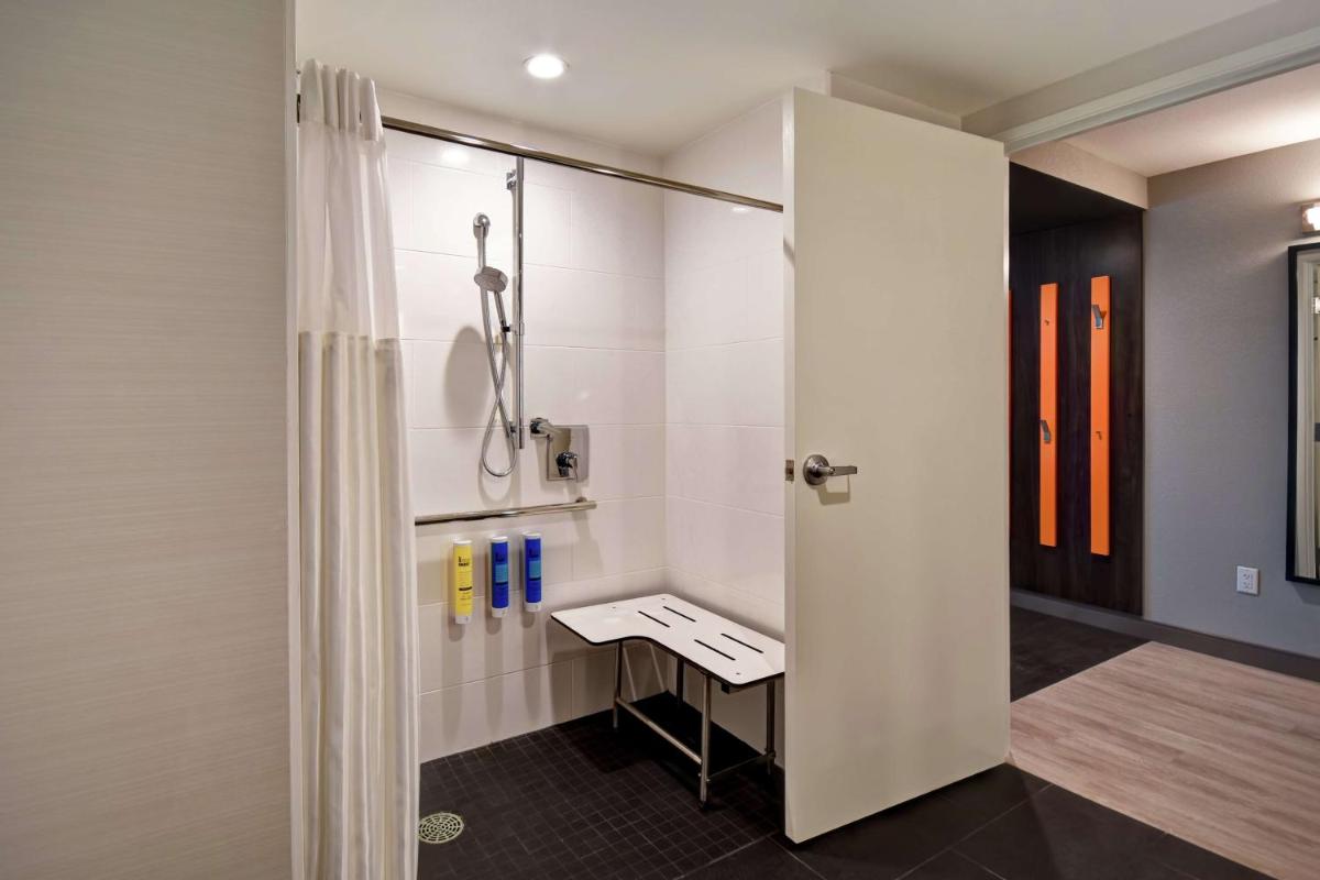 Tru By Hilton Deadwood - Housity