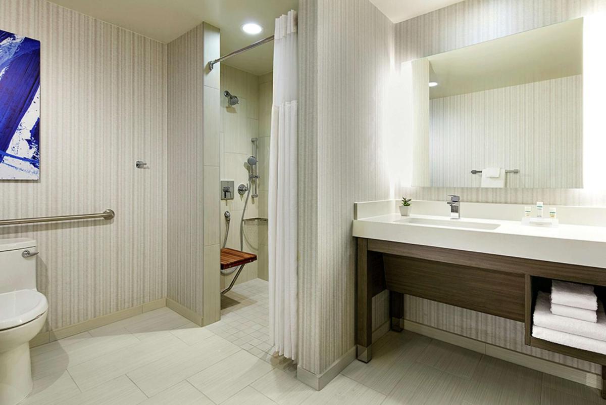 Hilton Garden Inn San Diego Downtown/Bayside, CA - Housity