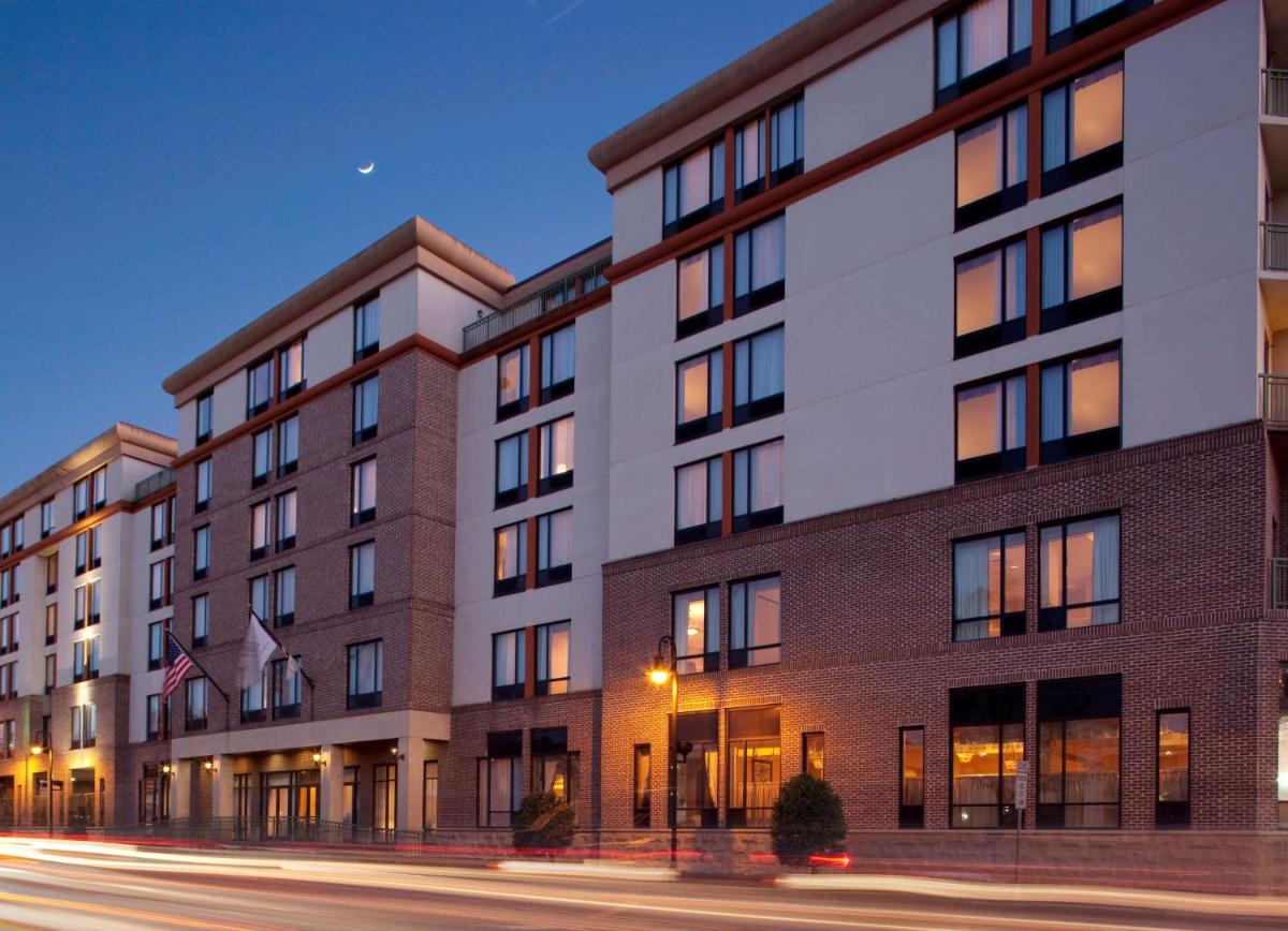 DoubleTree by Hilton Historic Savannah - Housity