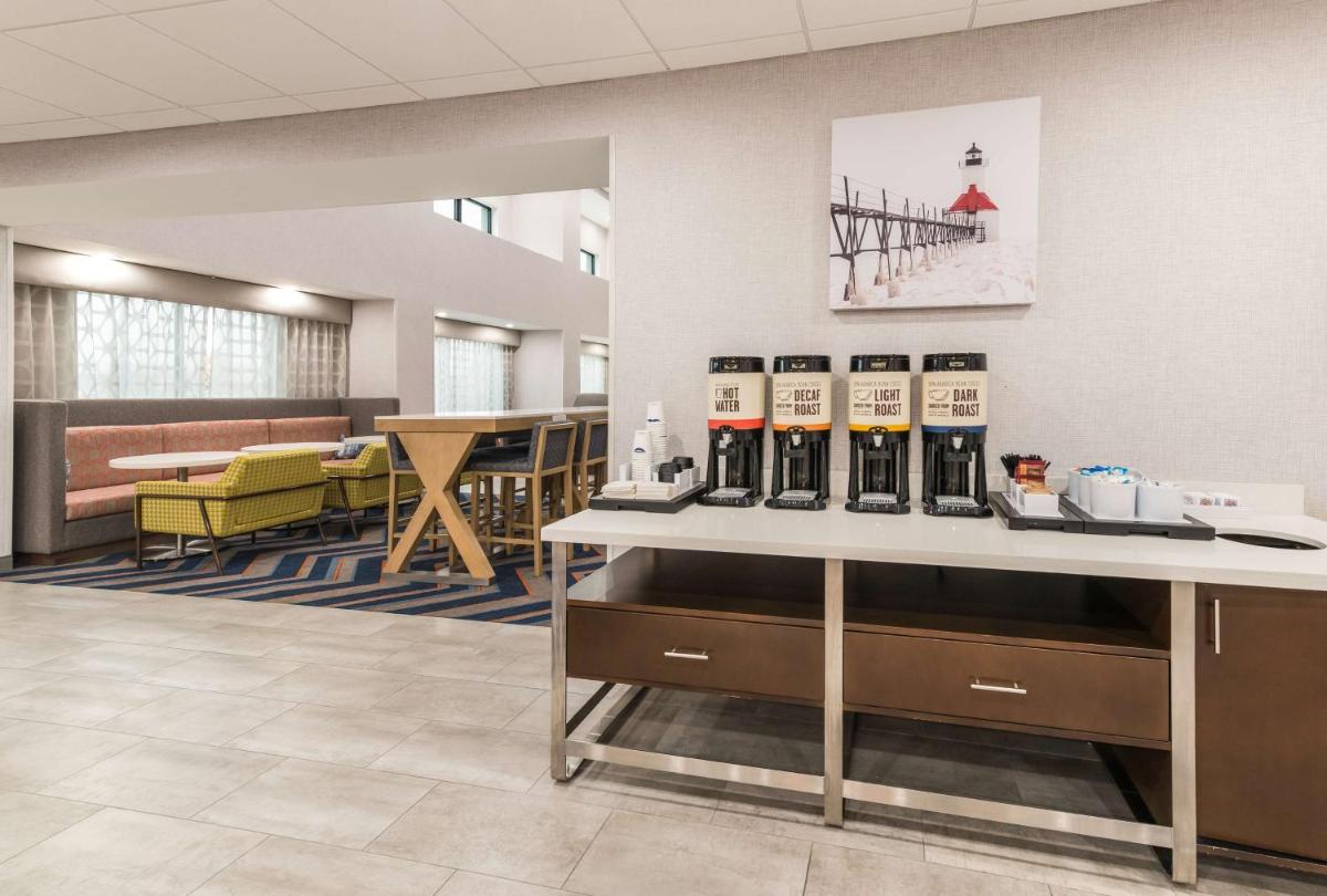 Hampton Inn & Suites Benton Harbor, MI - Housity