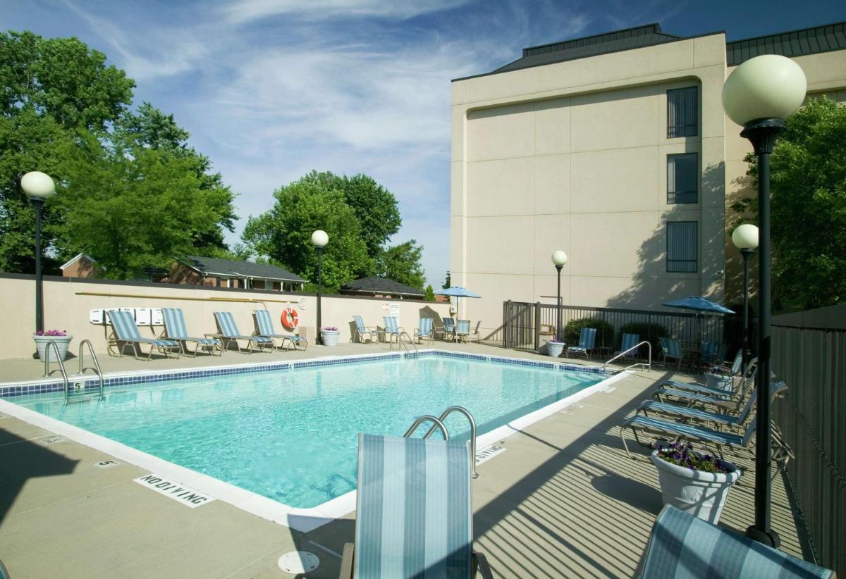 Hampton Inn Clarksville - Housity
