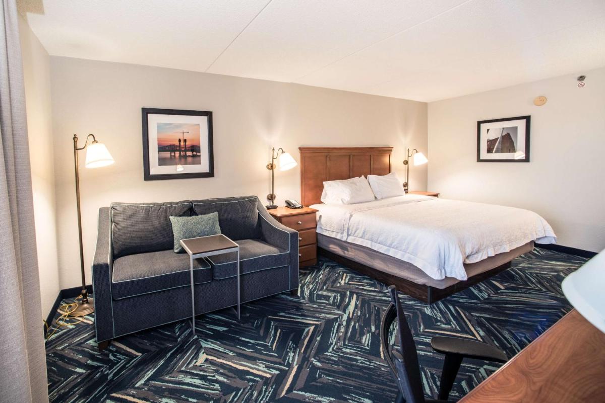 Hampton Inn Clarksville - Housity