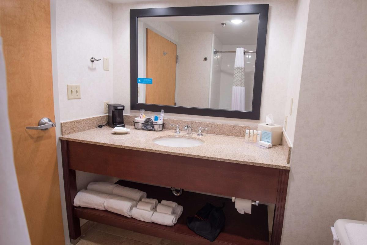 Hampton Inn Clarksville - Housity