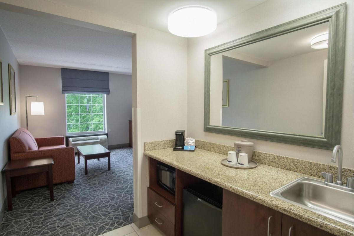 Hampton Inn & Suites Berkshires-Lenox - Housity