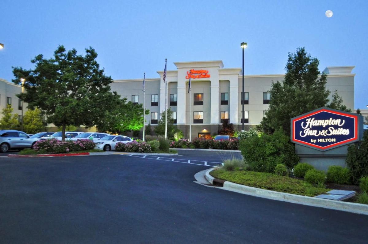 Hampton Inn & Suites Salt Lake City-West Jordan - Housity